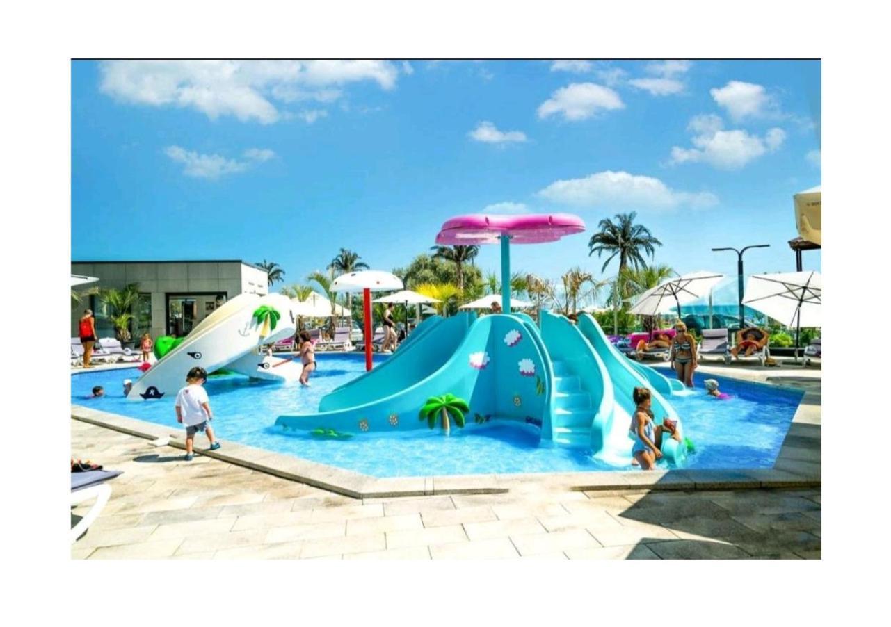 Purple Onyx - Pool & Spa Beach Resort Navodari Luaran gambar