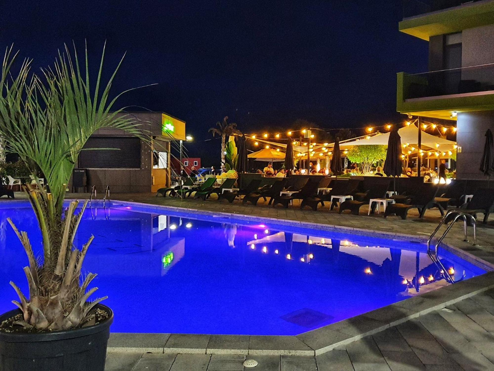 Purple Onyx - Pool & Spa Beach Resort Navodari Luaran gambar